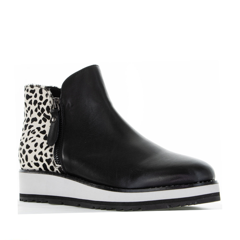 Black LESANSA Stow Snow Pony boots by LE SANSA, featuring durable winter footwear with a cozy interior and rugged sole.
