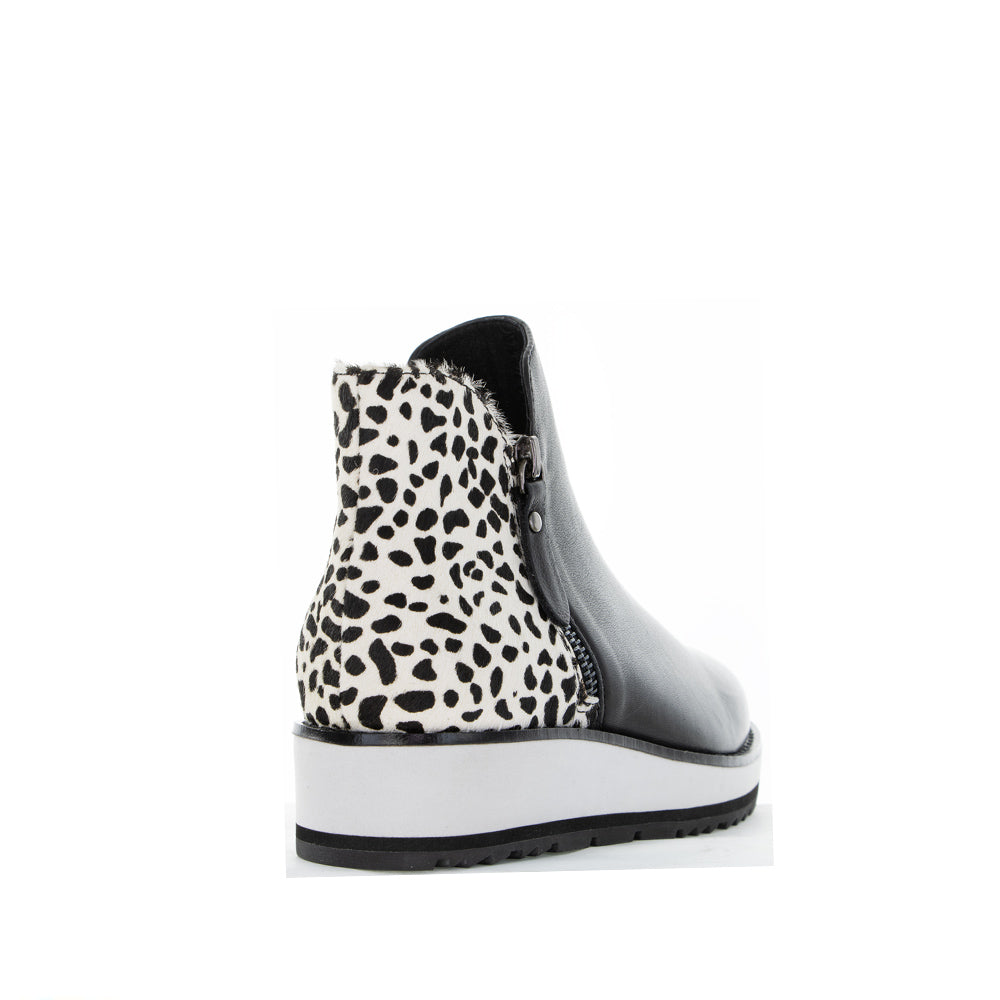 LE SANSA Stow Black Snow Pony boots shown from the side, featuring a sleek design and sturdy sole perfect for winter wear.
