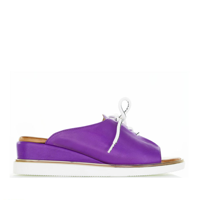 Le Sansa Lesansa Tinny purple slip-on shoes with a sleek design and comfortable fit, shown in the image.