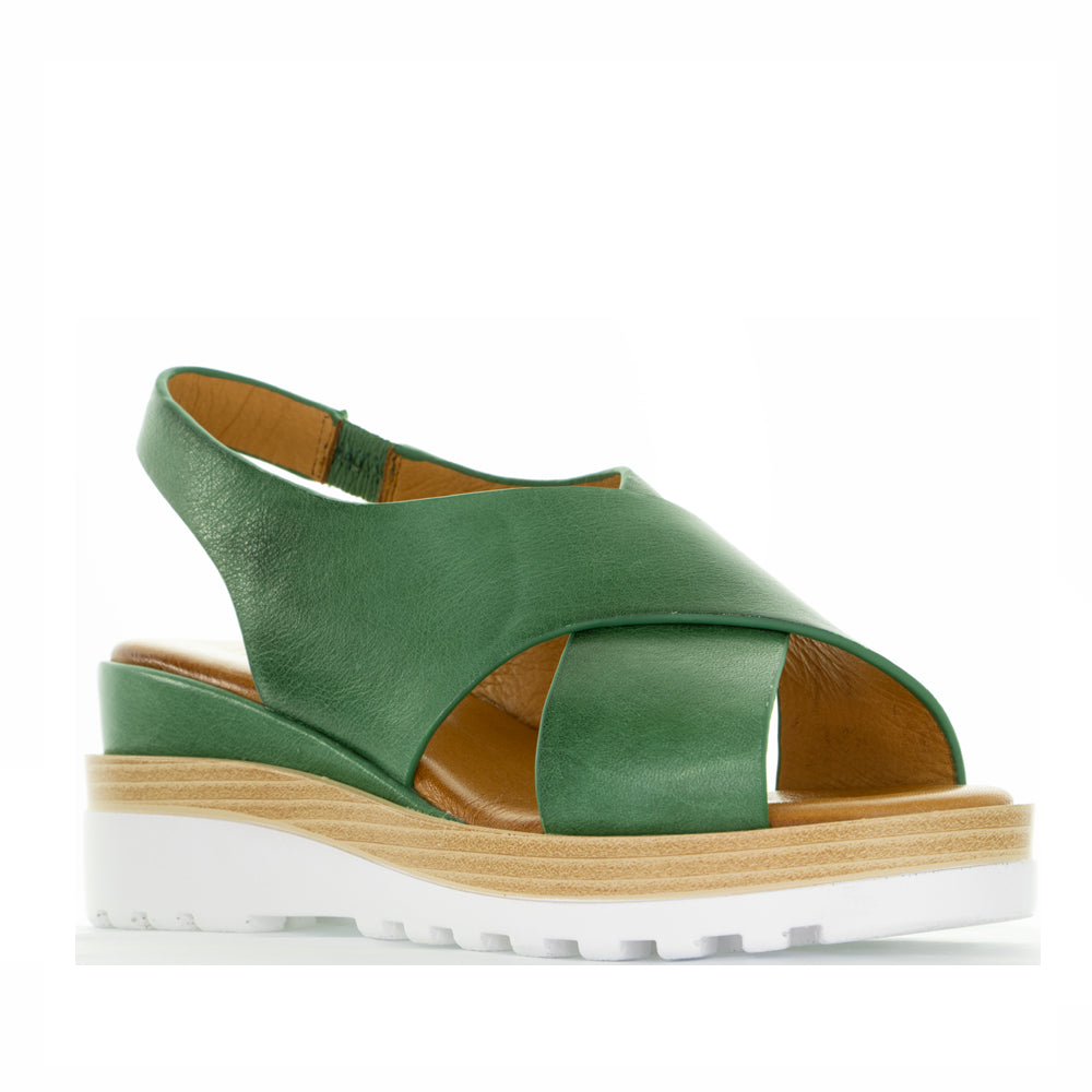 Le Sansa Lesansa Trisha Pine sandals with tan leather straps and flat sole, casual footwear for warm weather.
