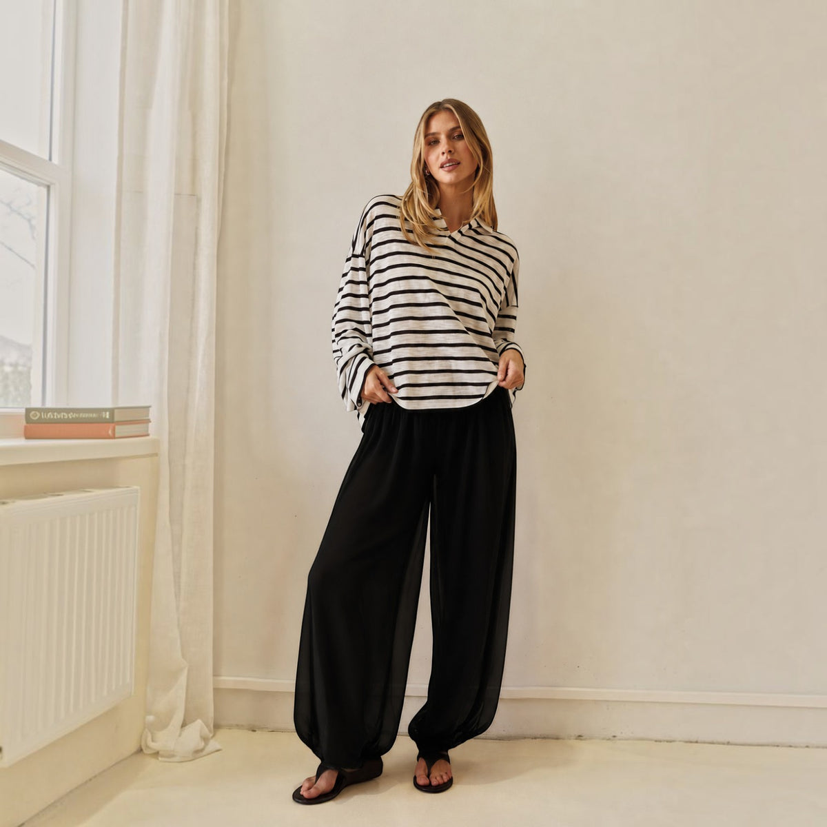 Sass Clothing SASS MILES BALLOON PANT in lightweight fabric with a relaxed fit and balloon-style design.