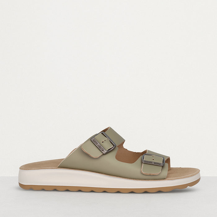 Fly Flot FLY FLOT 77G64 2C Verde flats, green slip-on shoes with comfortable design, made by Fly Flot, shown in the image.