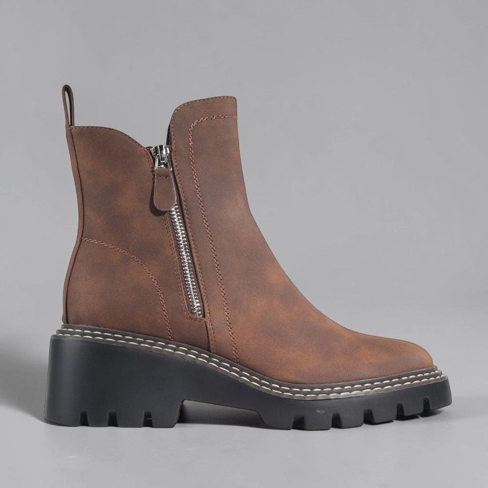 Los Cabos Vianne dark brown boots with ankle-length design, stylish stitching, and chunky heel on a neutral background.