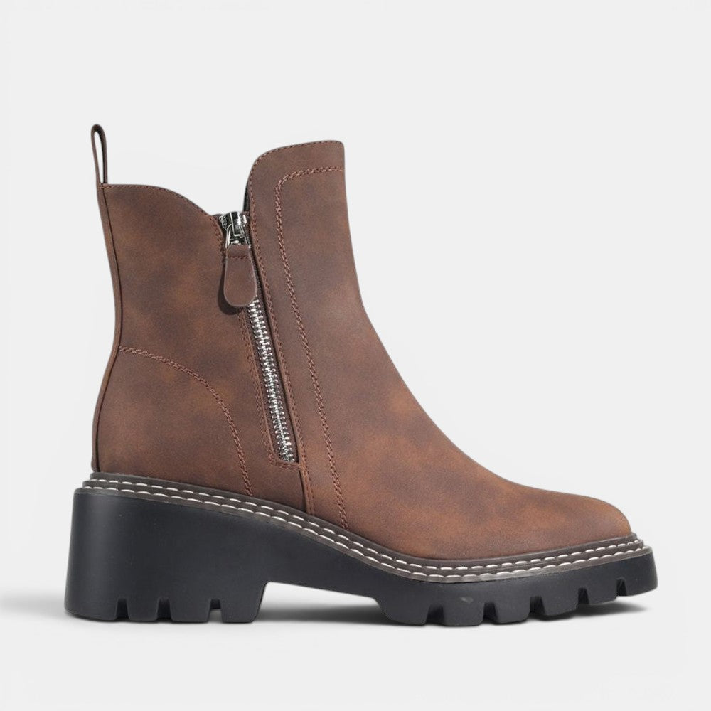 Los Cabos Vianne dark brown boots with stylish design and ankle-high silhouette, perfect for casual or dressy outfits.