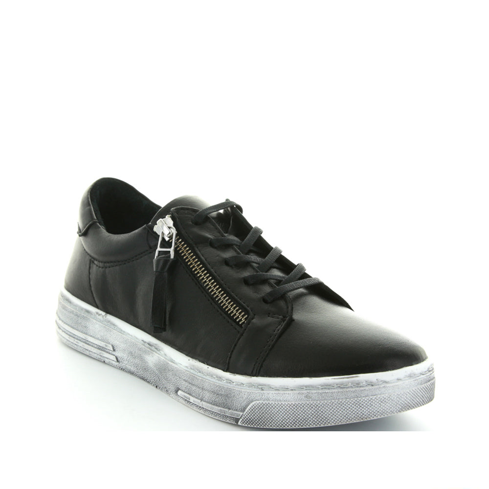 Black Le Sansa Warren sneakers with sleek design and white sole, featuring laced closure and minimalist style.