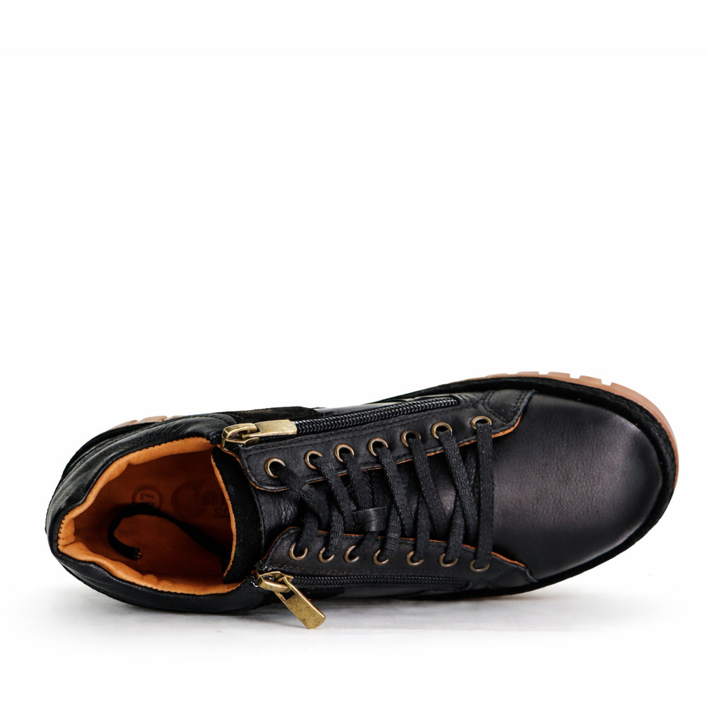 Black CABELLO Wren sneakers featuring a sleek design and comfortable fit, perfect for casual wear and everyday style.