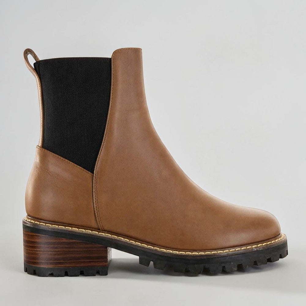 LE SANSA ZINA Cognac boots featuring stylish leather design and ankle-height fit, perfect for casual or chic outfits.