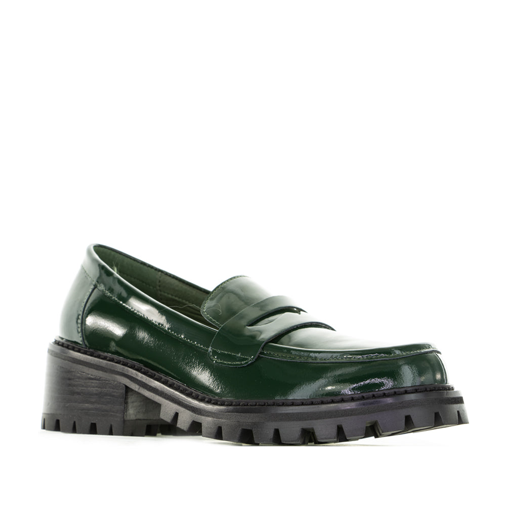 Le Sansa Zoey Green Patent casual bottle with sleek design, shiny green finish, perfect for everyday use