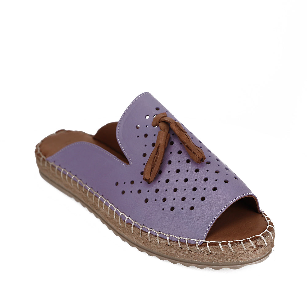 Le Sansa DOLONDA lavender slip-on shoes with a smooth fabric upper and casual design, perfect for everyday wear.