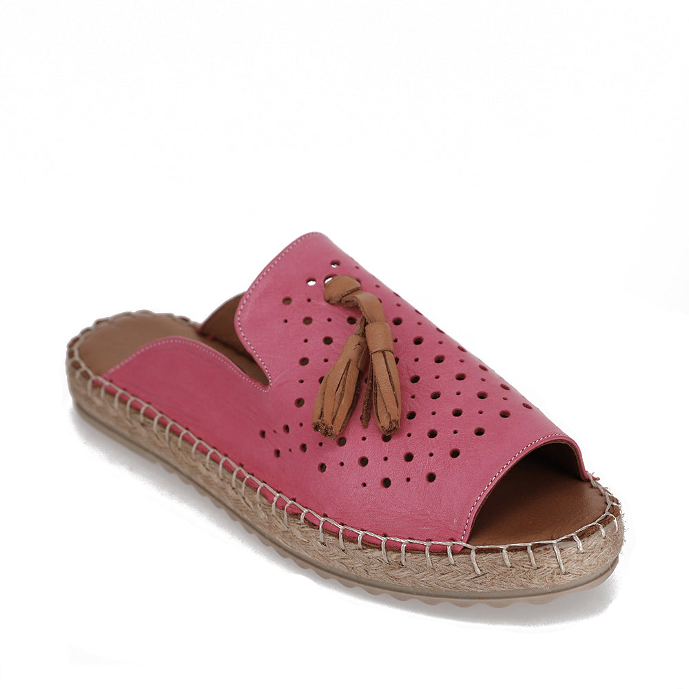 Pink Le Sansa Dolonda slip-on shoes with a sleek design, perfect for casual wear.