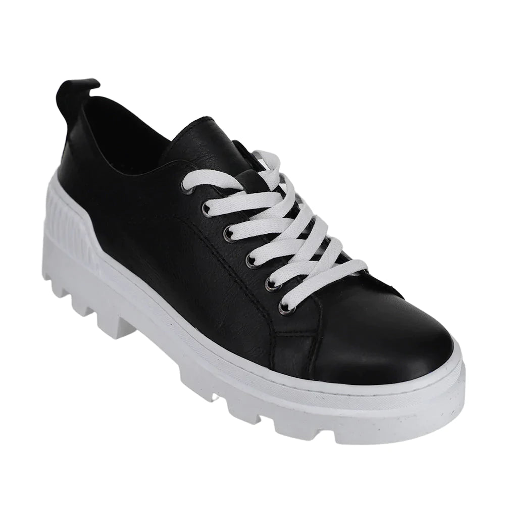 Le Sansa LESANSA ROCKSTAR black casual shoes with sleek design and comfortable fit, displayed in a close-up front view.
