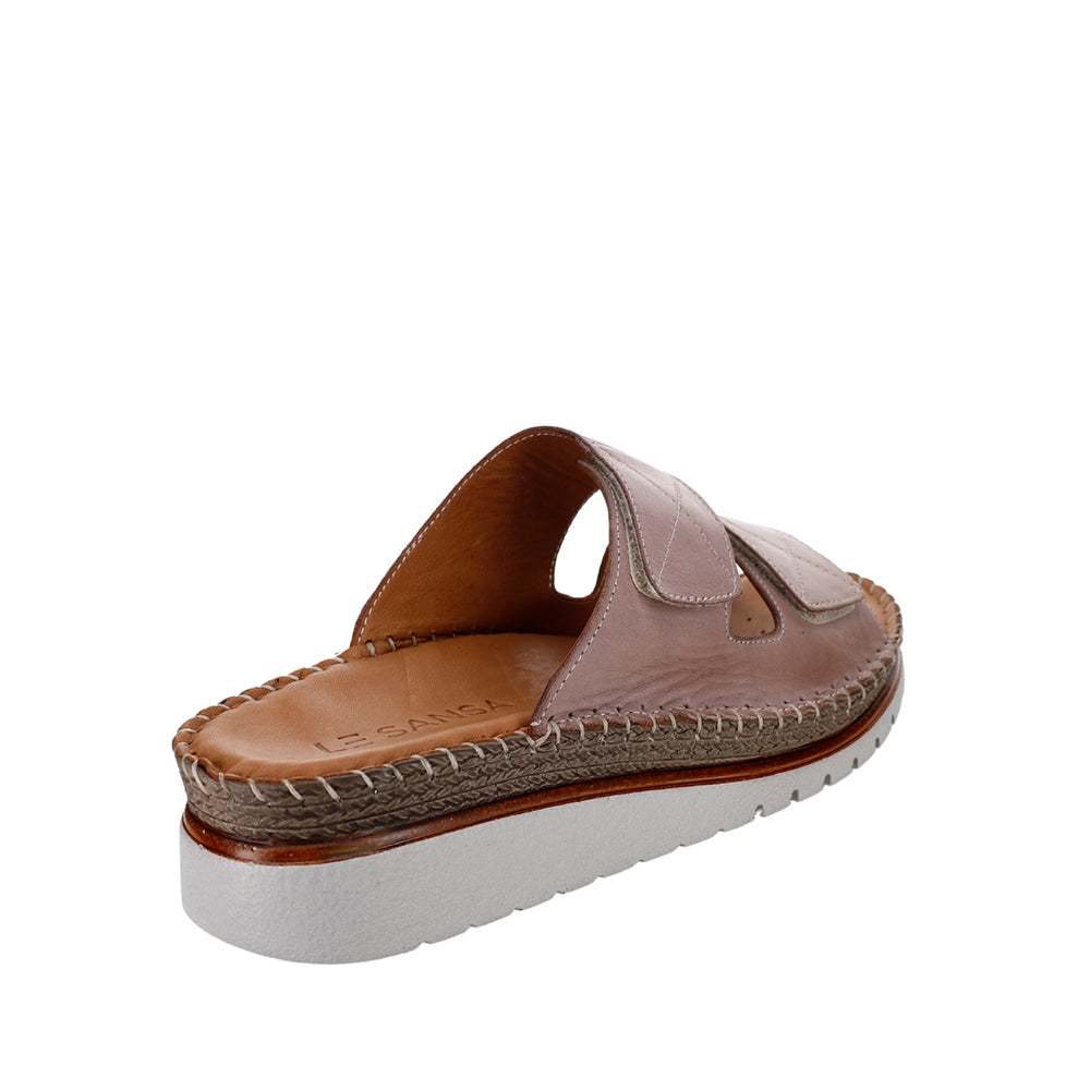 Le Sansa Lesansa Faye slip-on shoes with stylish design, shown in black on a white background.