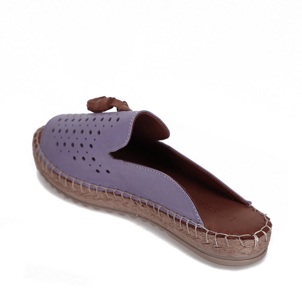 Le Sansa Sansa Dolonda lavender slip-on shoes with a soft fabric upper and comfortable design.