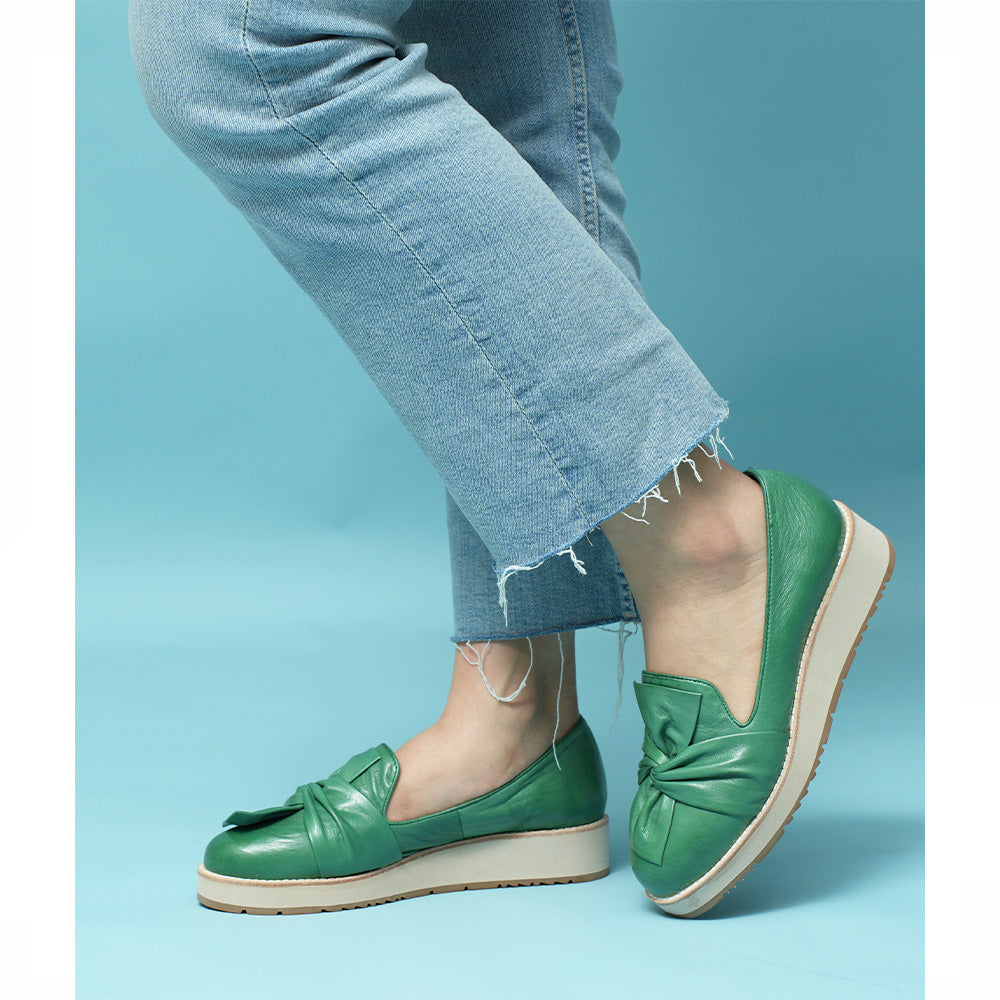 Le Sansa Lesansa Rosie Pine slip-on shoes featuring a stylish design and comfortable fit in a vibrant pine color.