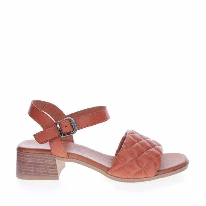 Le Sansa Lincoln Tan sandals featuring a strappy design and comfortable flat sole, ideal for casual summer wear.