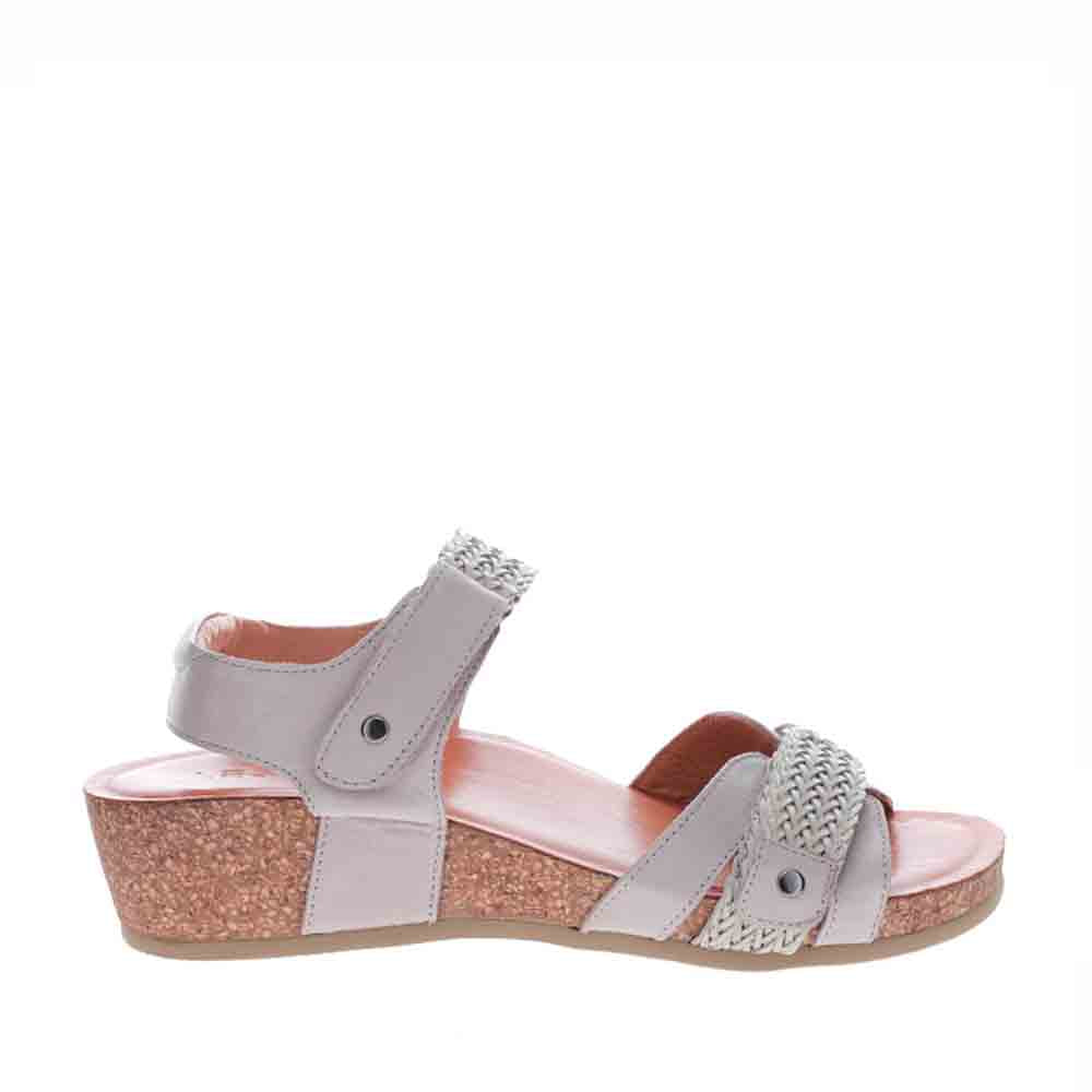 Le Sansa Alexa Stone sandals with open toe design and ankle strap featuring neutral-toned stone accents and stylish stitching.