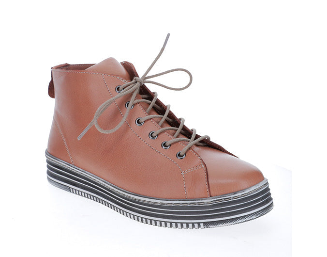 Le Sansa Vivid Tan boots showing ankle-high design with smooth leather finish and stylish stitching details.
