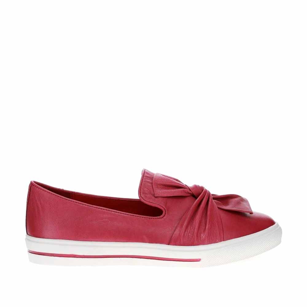 Le Sansa Izzy Bordo slip-on shoes with a sleek design and neutral color, displayed on a plain background.