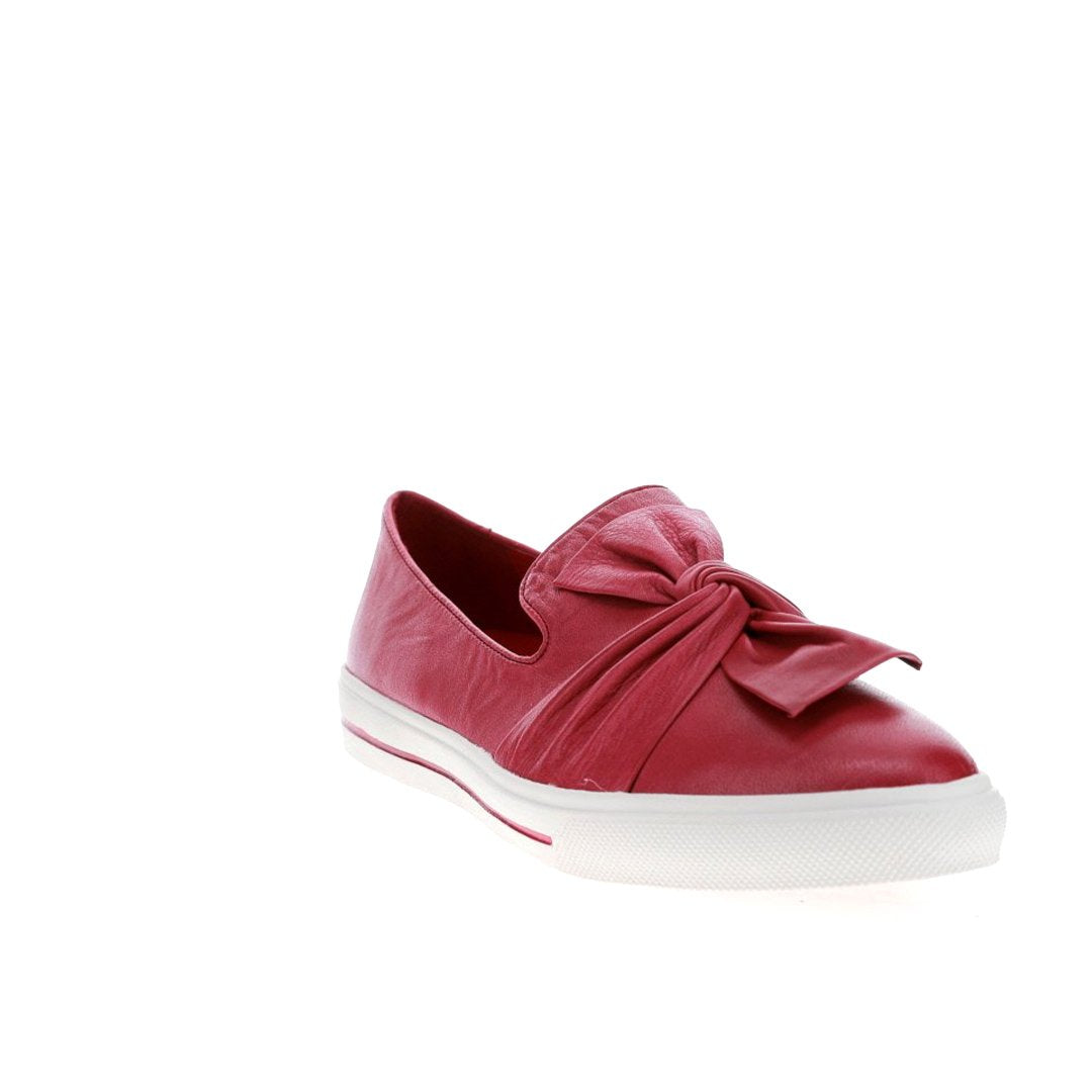 Le Sansa Izzy Bordo slip-on shoes with tan and brown color blocking, casual footwear with comfortable design.