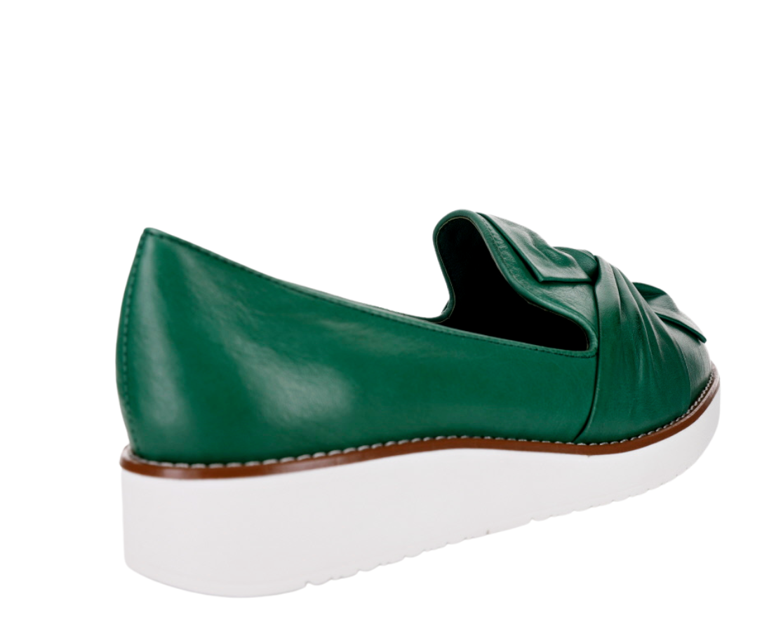 Le Sansa Lesansa Rosie Pine slip-on shoes with a casual design and neutral pine color, perfect for everyday wear.