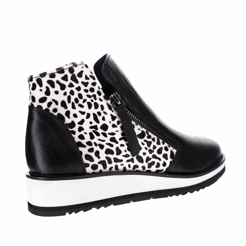 LESANSA STORM BLACK SNOW PONY - Zeke Collection