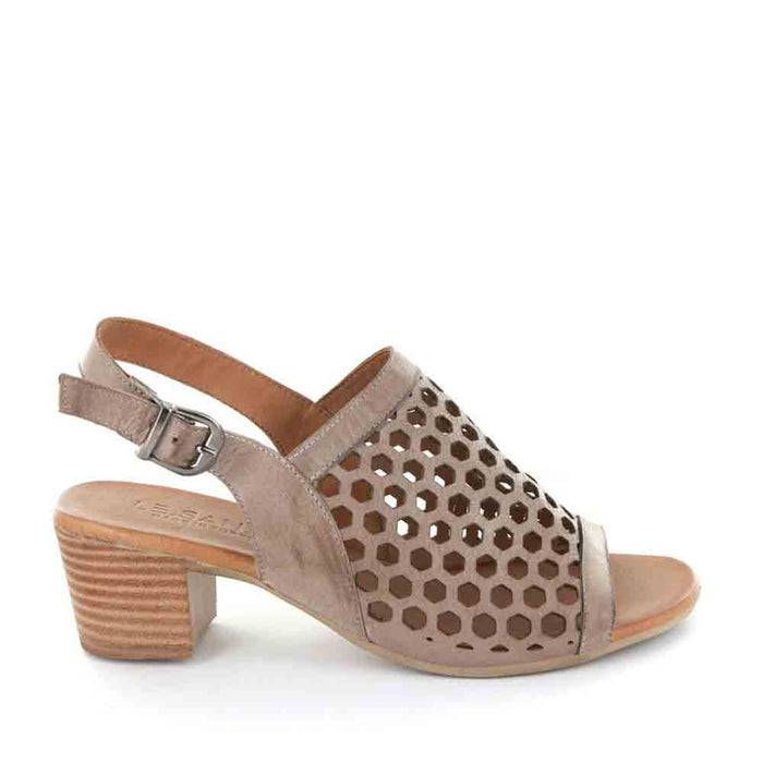 Le Sansa Lesansa Lava Hat sandals featuring casual slip-on style with tan straps and comfortable flat soles.