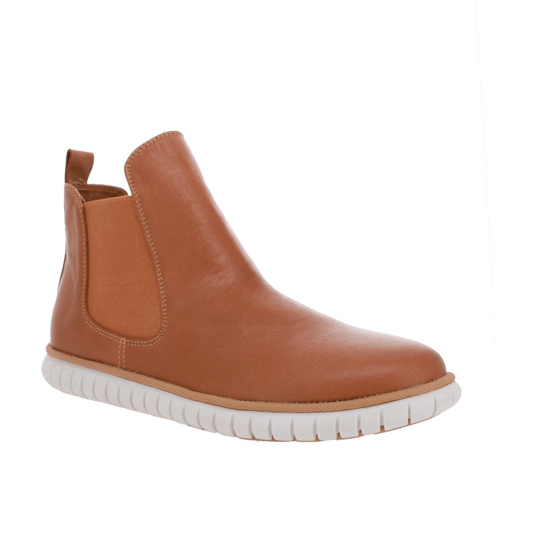 Le Sansa Indy Tan boots featuring sleek leather design and stylish ankle height, perfect for casual and chic outfits.