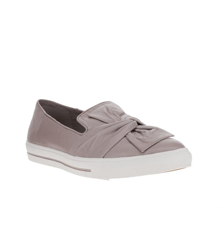 Le Sansa Izzy silver grey slip-on shoes with a sleek design and comfortable fit, displayed on a white background.