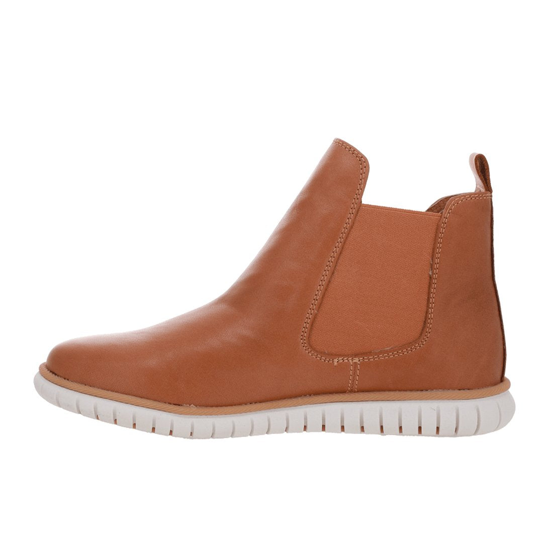Le Sansa Indy Tan boots featuring sleek leather design and stylish ankle-high silhouette.