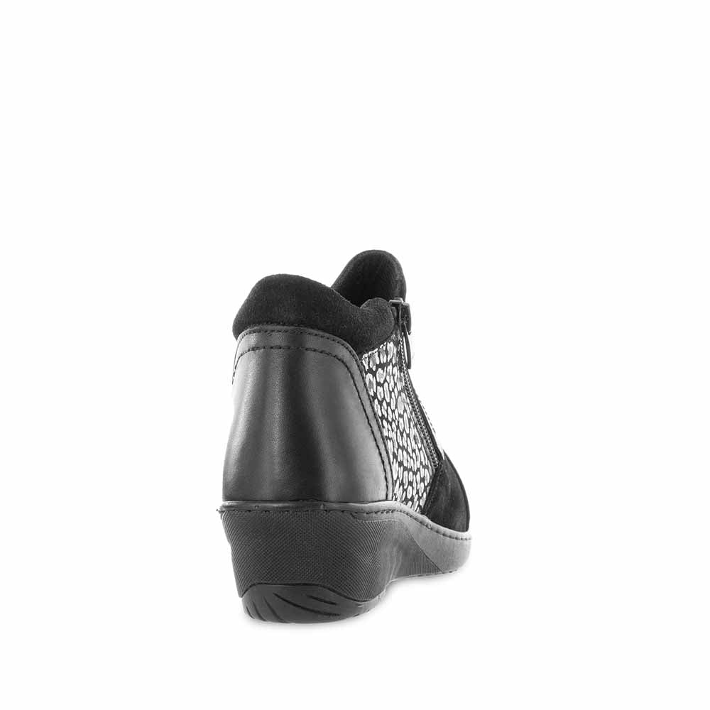 Black Cabello CP462-18 boots with a sleek design, featuring smooth leather and stylish ankle height.