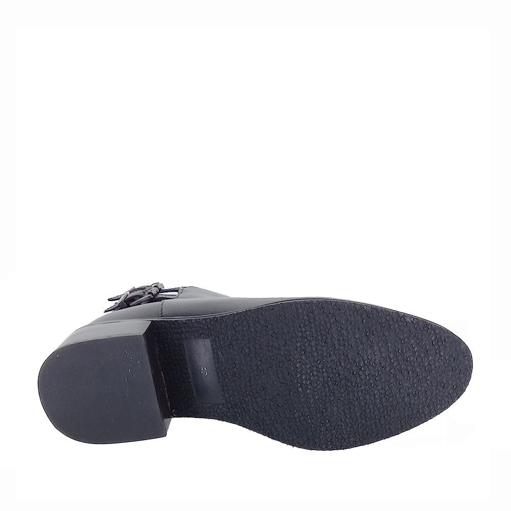 Le Sansa deep black boots with stylish design and black soles, showcasing the sleek fashion-forward footwear.