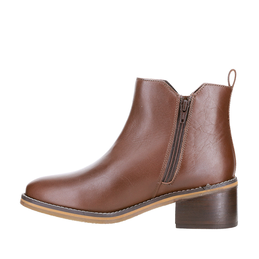 Le Sansa deep chocolate boots with ankle-high design and stylish laces, perfect for casual and trendy outfits.