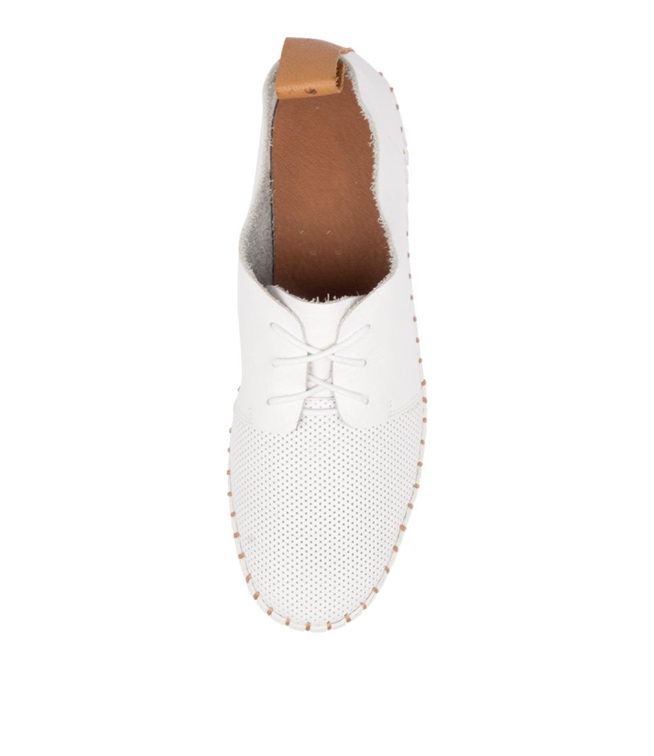 Django & Juliette Batu White sneakers featuring a sleek white design with subtle tan accents and stylish laces.