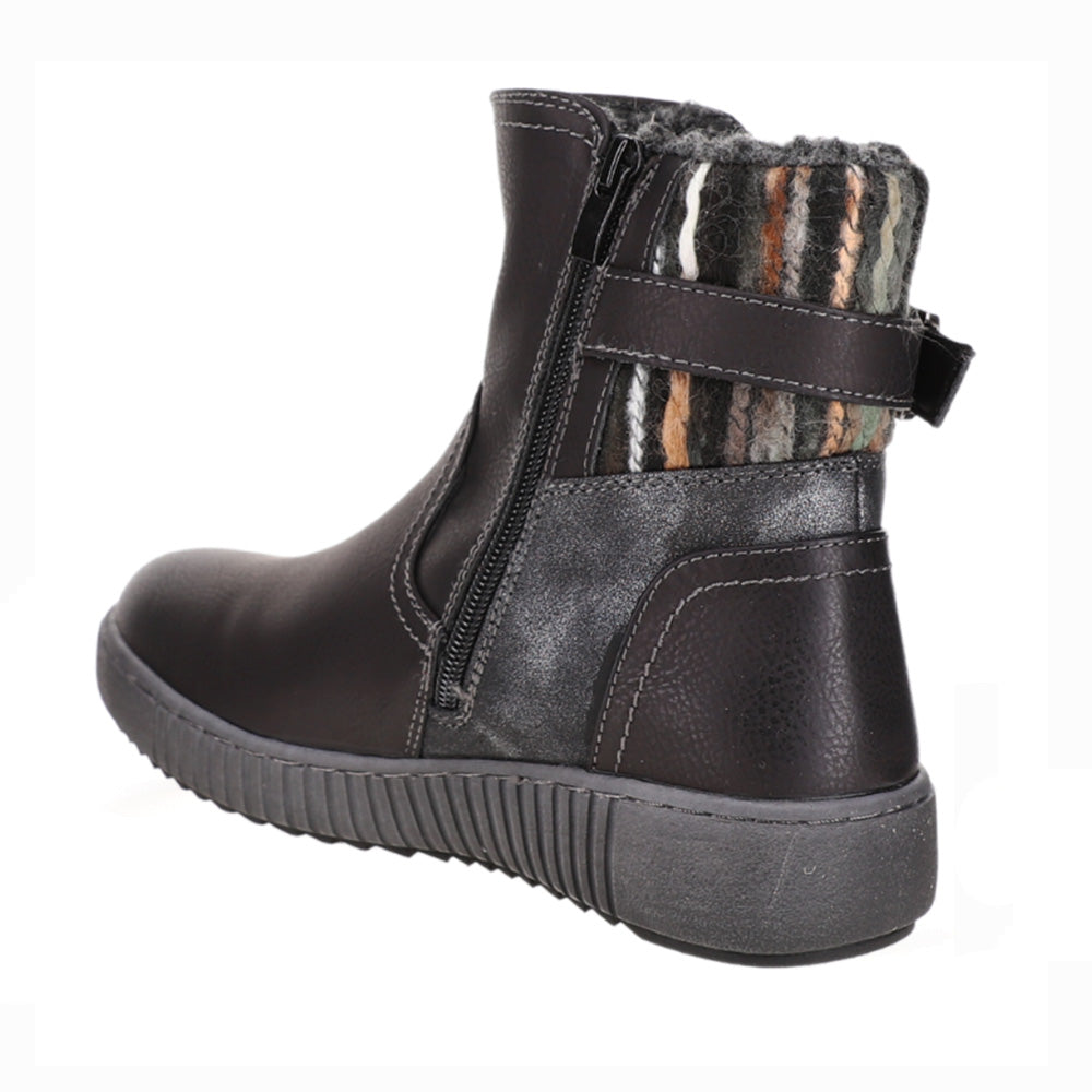 CC Resorts Garrett black boots featuring a sleek design and sturdy sole, ideal for stylish outdoor wear.