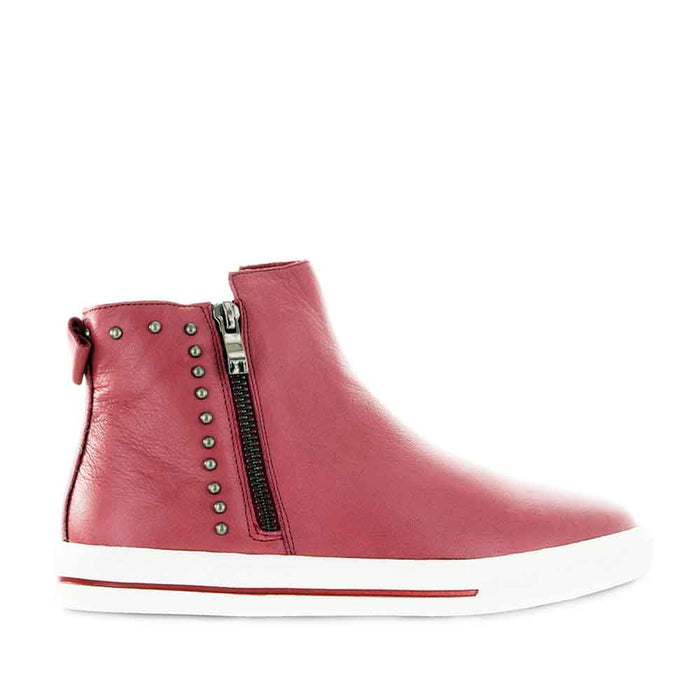 Le Sansa Ina Bordo boots featuring a sleek design, leather material, and stylish ankle-high silhouette.
