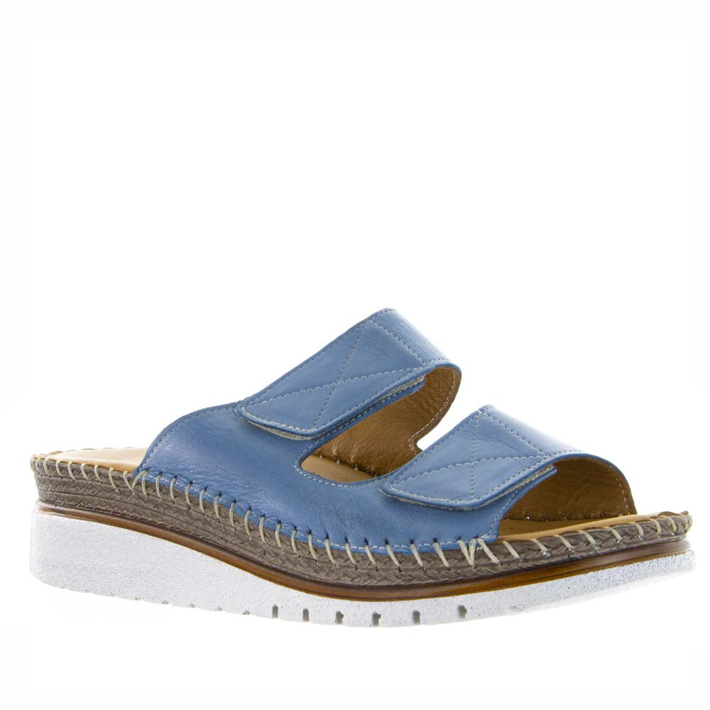 Le Sansa FAYE denim slip-on shoes featuring a casual design and classic denim fabric, perfect for everyday wear.
