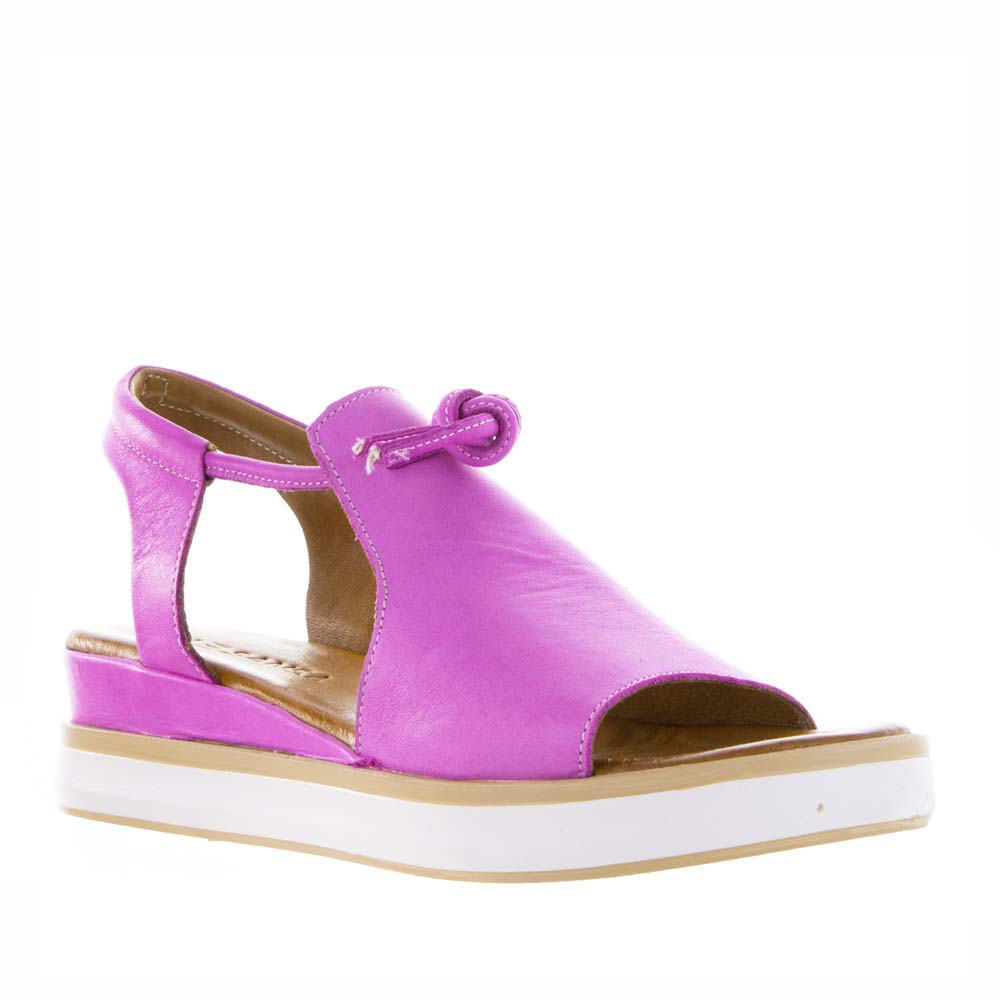 Le Sansa Hide Bead sandals featuring leather straps and decorative bead accents, stylish footwear for casual wear.