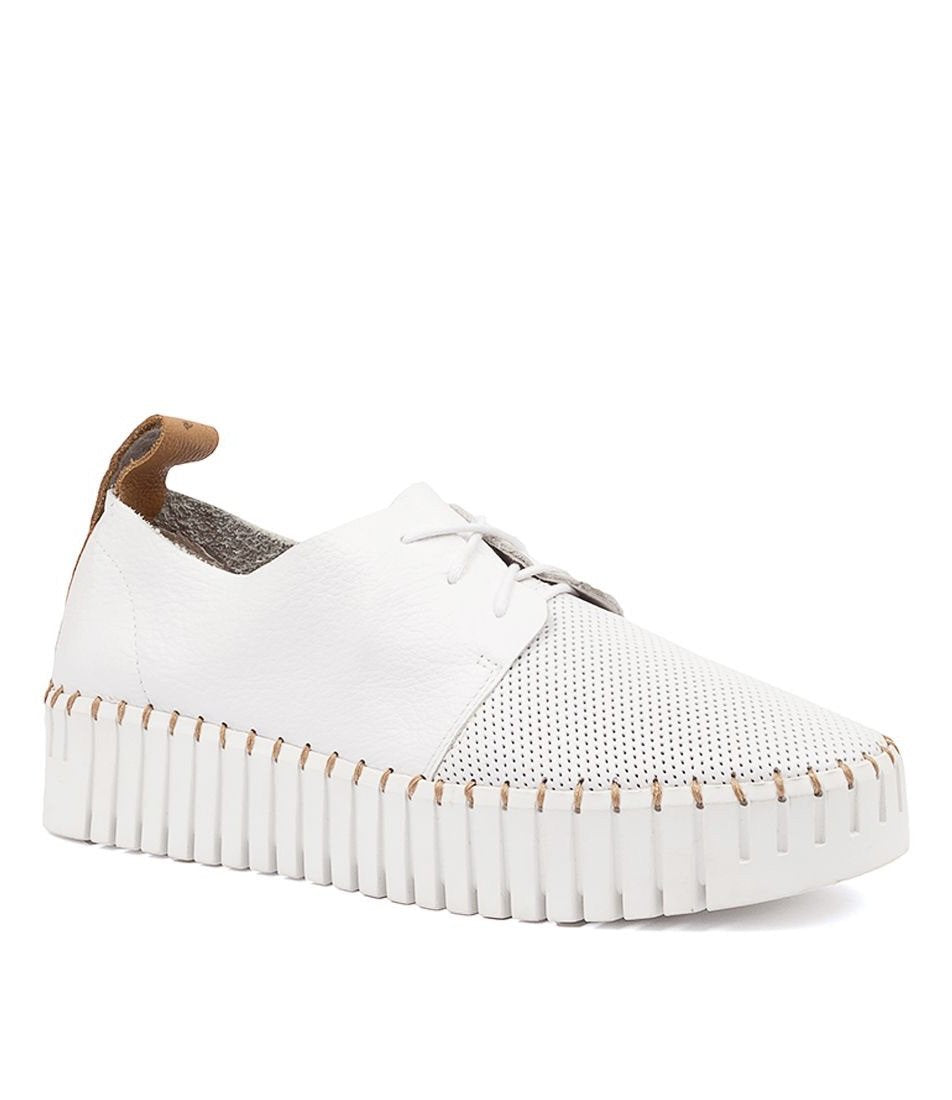 Django & Juliette Batu White sneakers with white leather and beige accents, featuring lace-up design and stylish casual look.