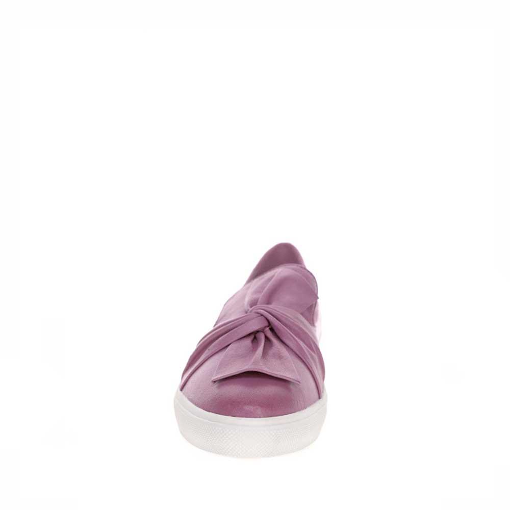 Le Sansa Izzy Lilac slip-on shoes with a soft lilac color, featuring a sleek, casual design perfect for everyday wear.
