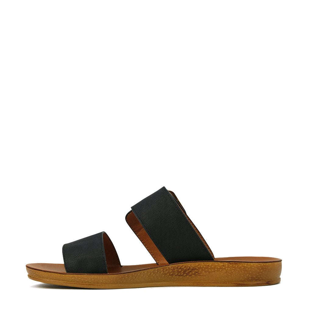 Black Los Cabos Doti flats featuring a sleek design and comfortable fit, perfect for casual or dressy occasions.