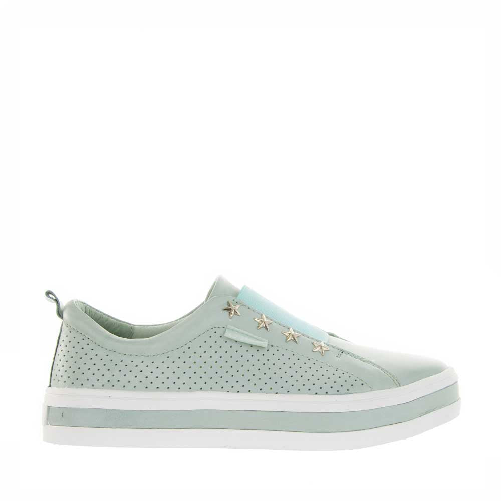 Le Sansa Lesansa Stark Mint slip-on shoes with breathable fabric and comfortable sole, shown in a close-up view.