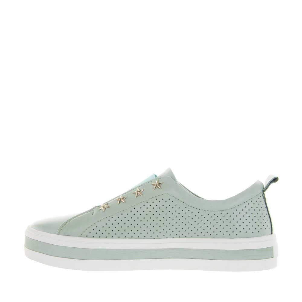 Le Sansa Lesansa Stark Mint slip-on shoes with white soles and stylish design, perfect for casual wear.